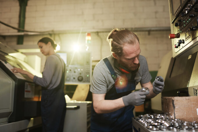 🏭 Outsourcing vs. In-House Production: What Makes Sense for American Manufacturers?